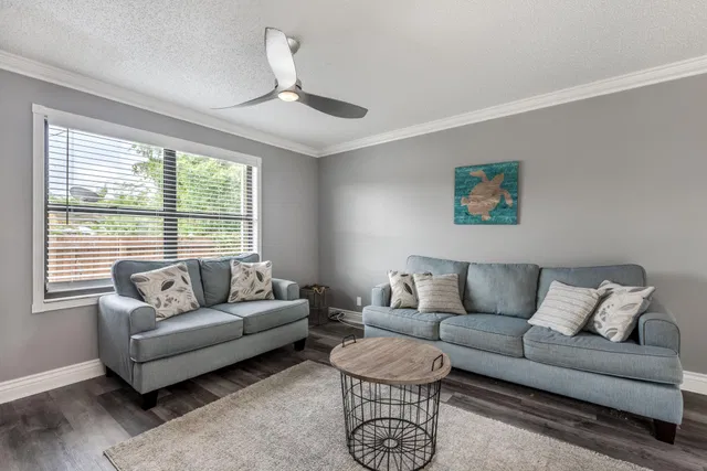Unit 11 photo 10