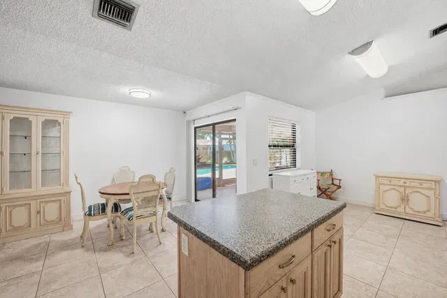 Residence photo 6