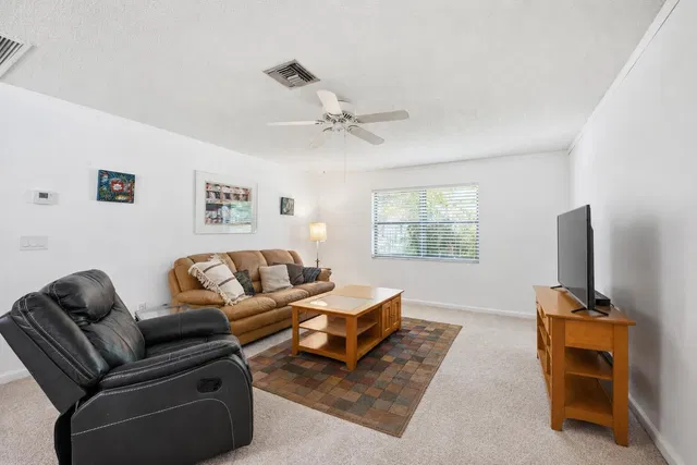 Residence photo 12