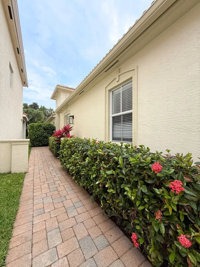 Residence photo 16