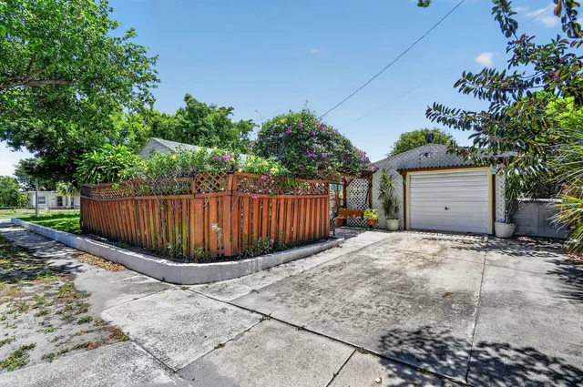 West Palm Beach Residence photo 36