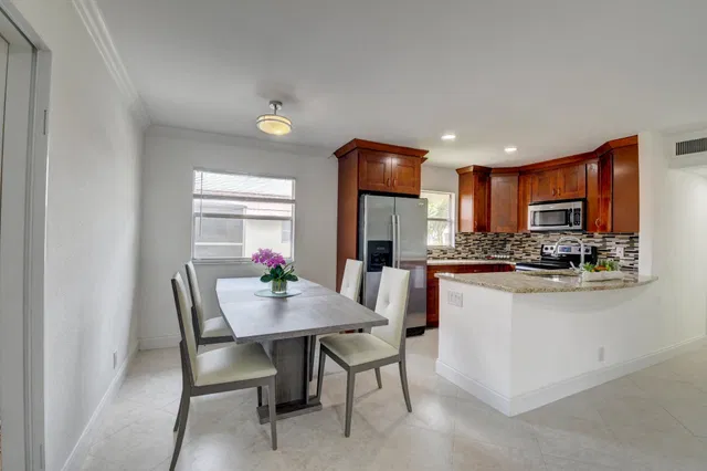 Residence photo 2