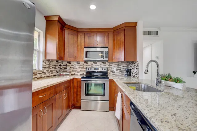 Residence photo 3