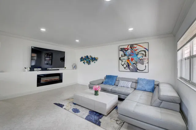 Residence photo 5