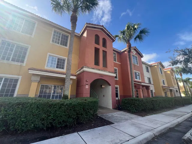 Unit 6302 photo 4