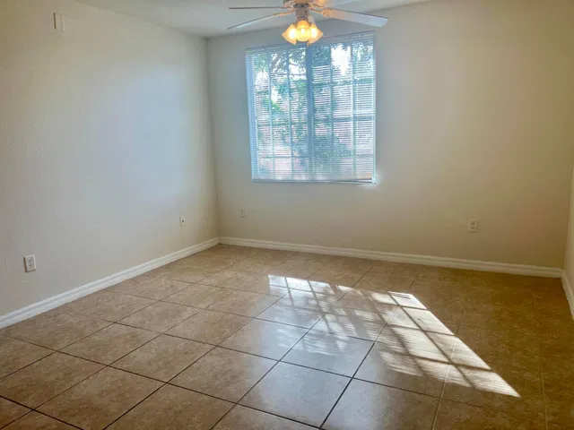 Unit 6302 photo 7
