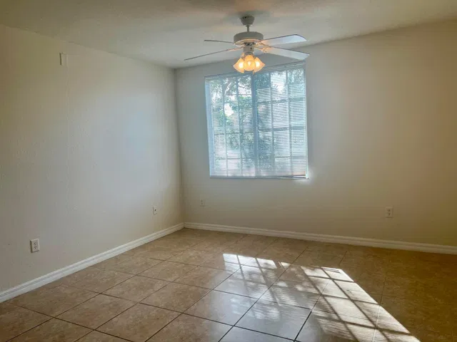Unit 6302 photo 8