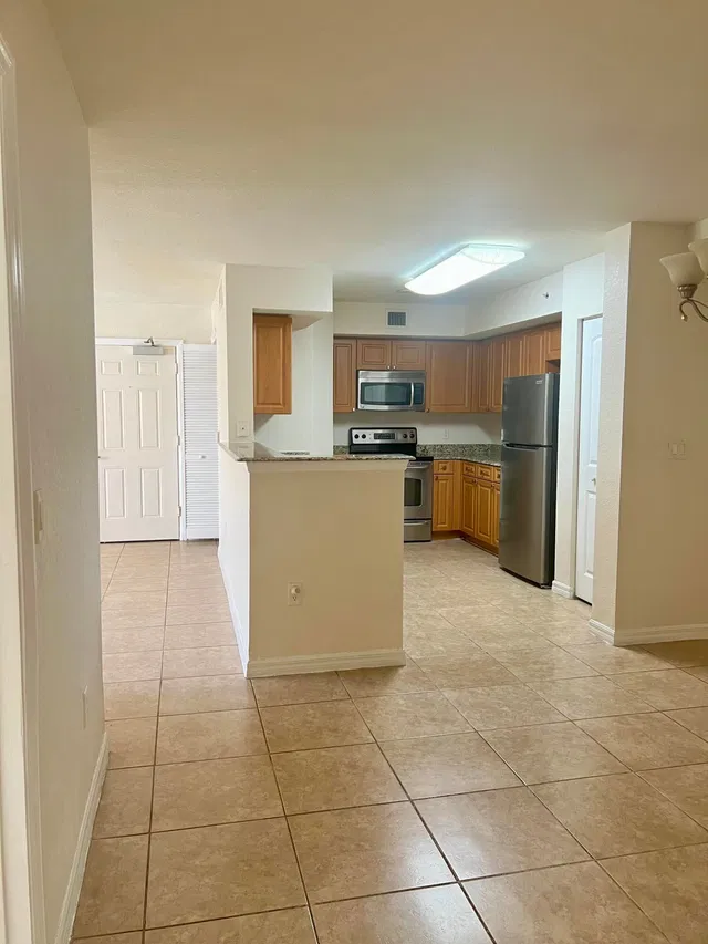 Unit 6302 photo 17