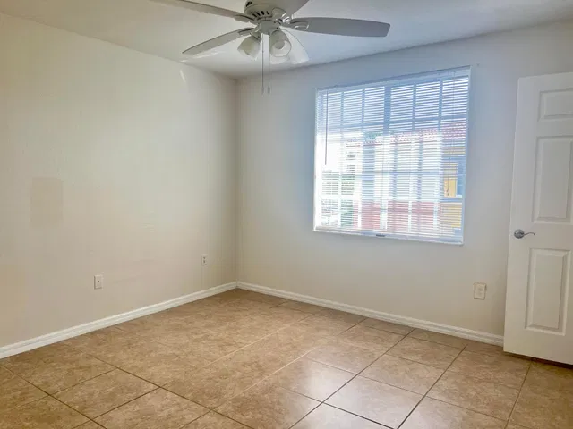 Unit 6302 photo 18