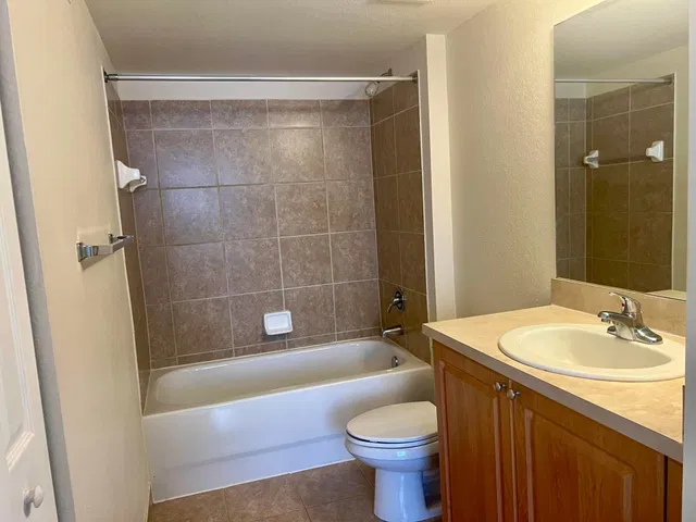 Unit 6302 photo 19