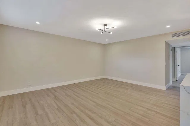  Residence photo 7