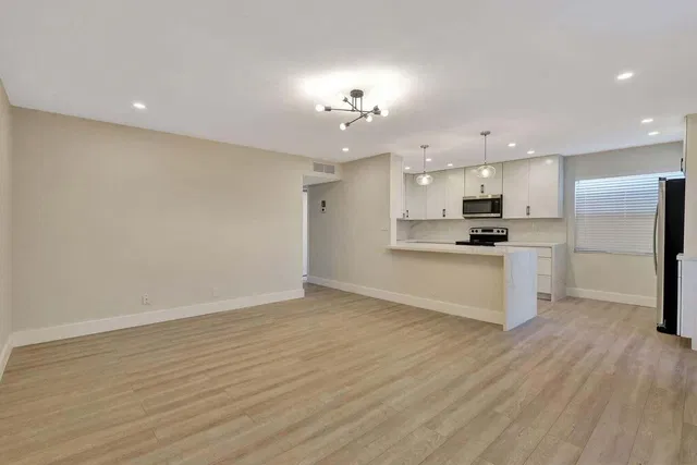  Residence photo 8