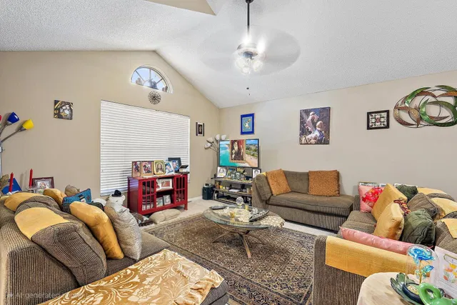 Residence photo 2