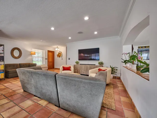 Residence photo 32
