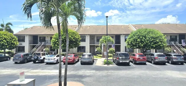 Unit 613 photo 3