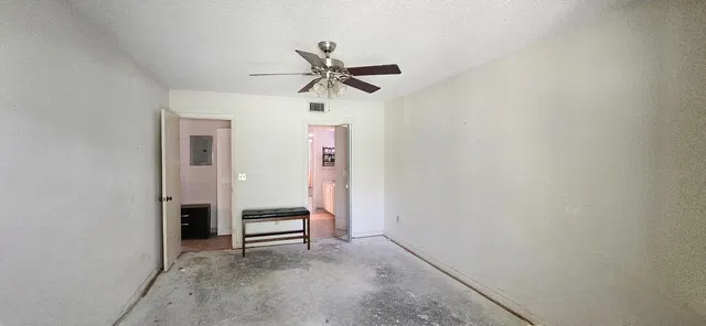 Unit 613 photo 4