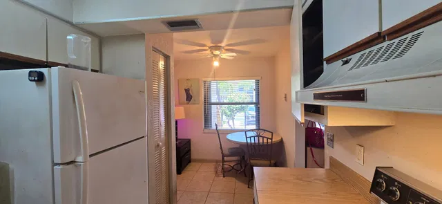 Unit 613 photo 8