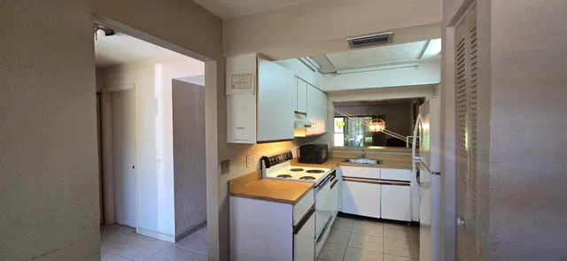 Unit 613 photo 11