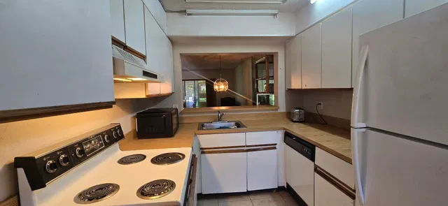 Unit 613 photo 12