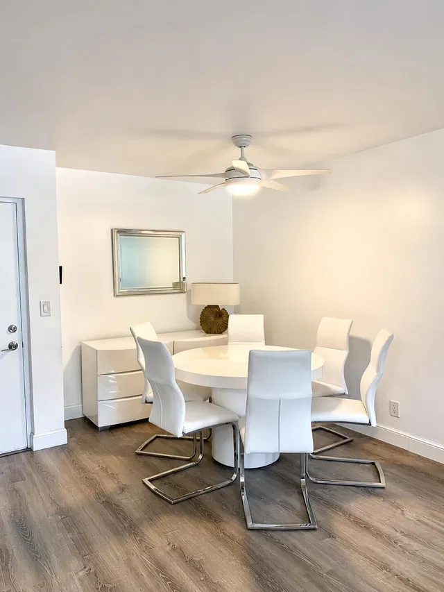 Unit 5206 photo 2
