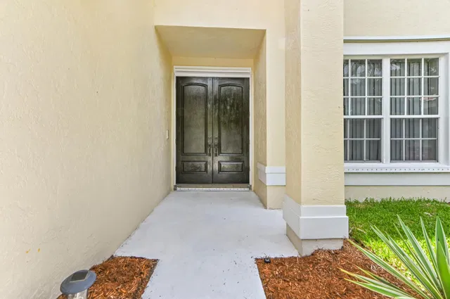 Residence photo 3