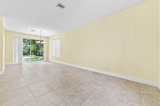 Residence photo 6