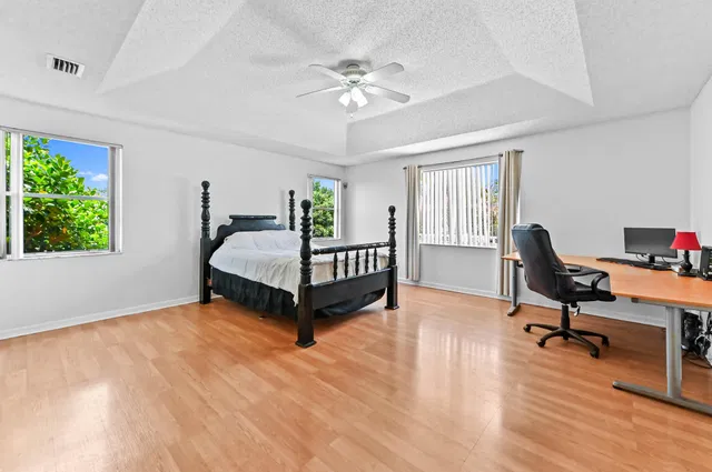 Residence photo 29