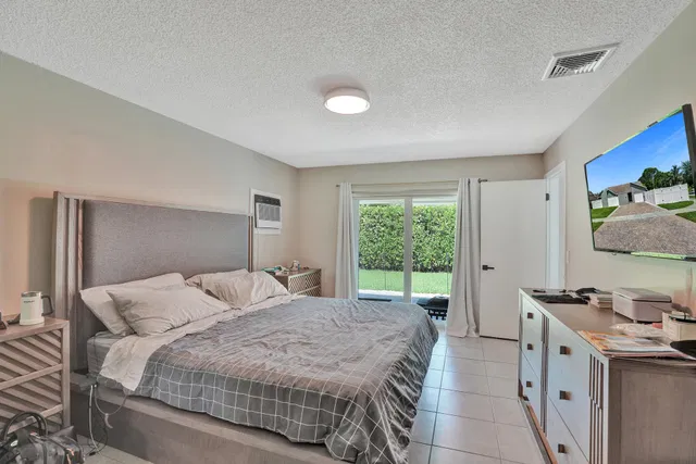 Residence photo 26
