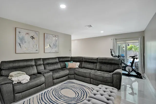 Residence photo 49