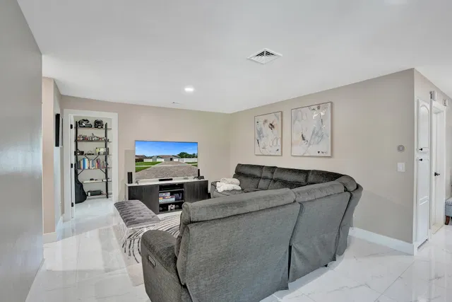 Residence photo 51