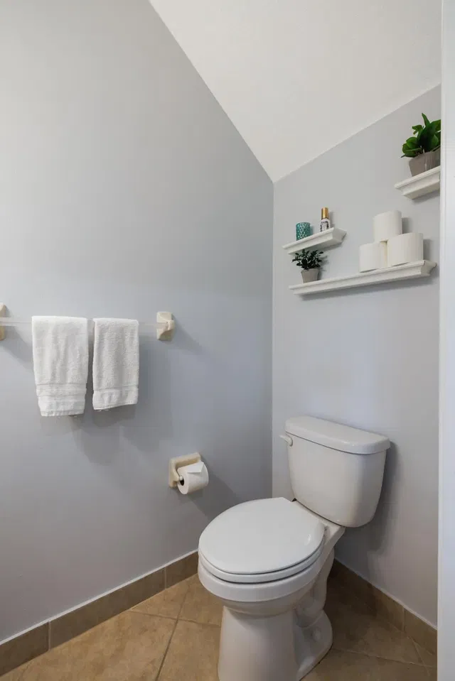 Unit 102 photo 11