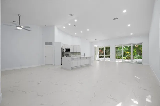 Residence photo 3