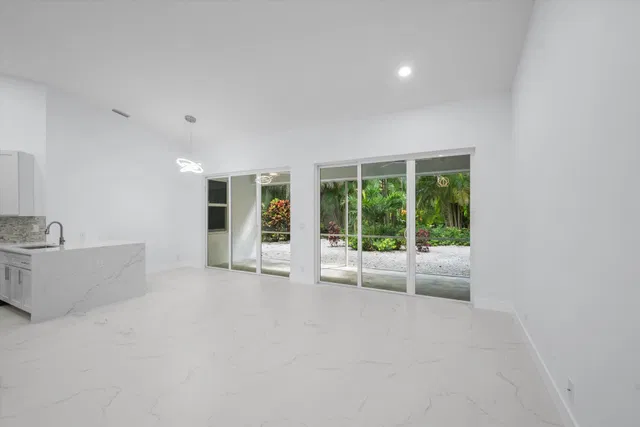Residence photo 4