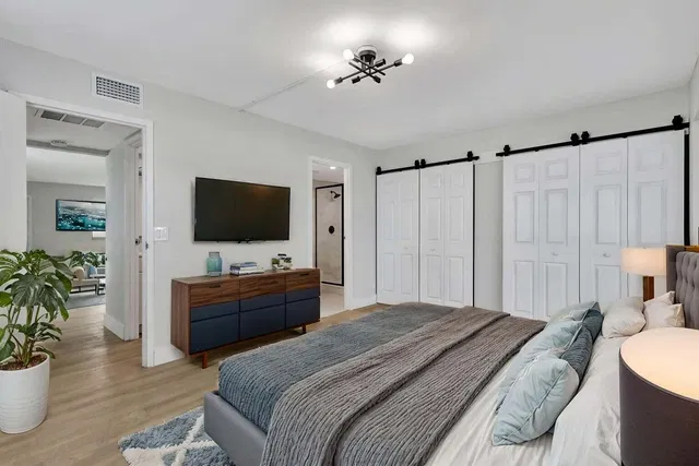 Residence photo 12