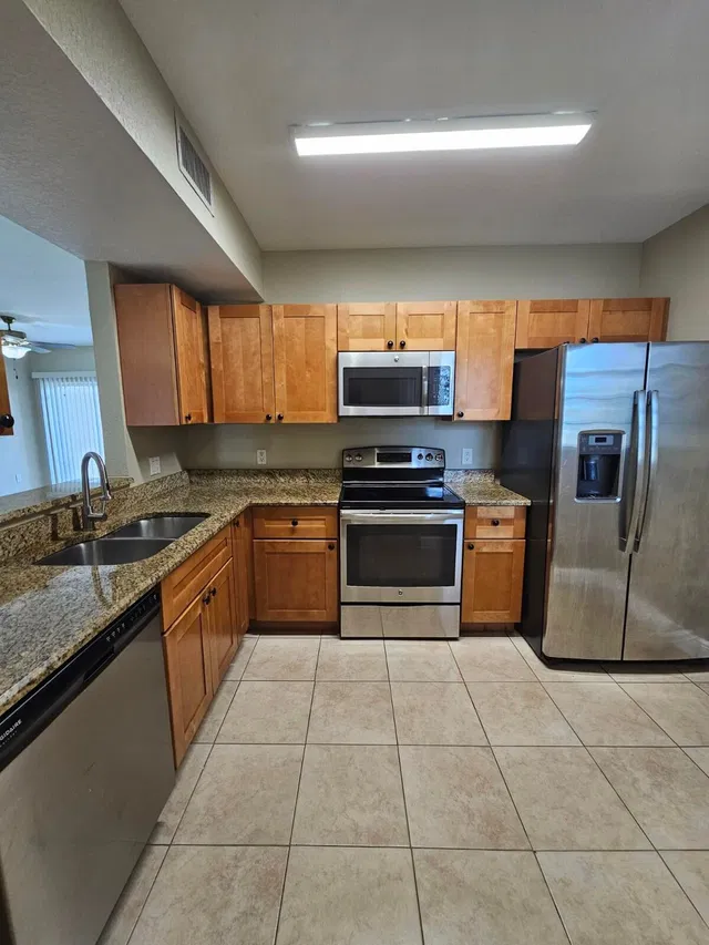 Unit 115 photo 3