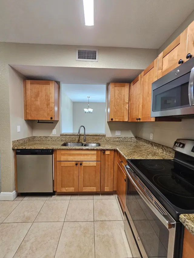 Unit 115 photo 5