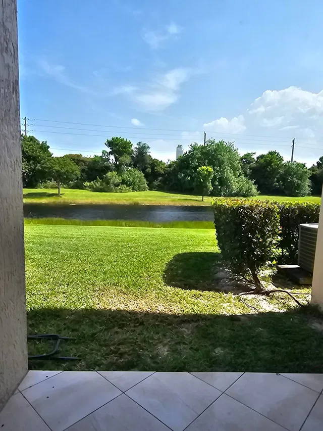 Unit 115 photo 8