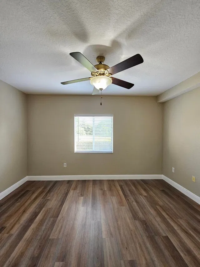 Unit 115 photo 9