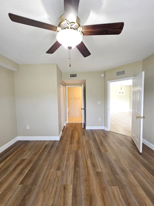 Unit 115 photo 10