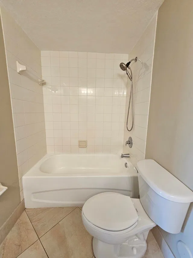 Unit 115 photo 12
