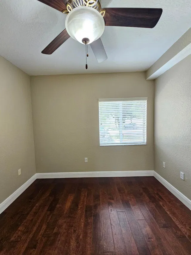 Unit 115 photo 15