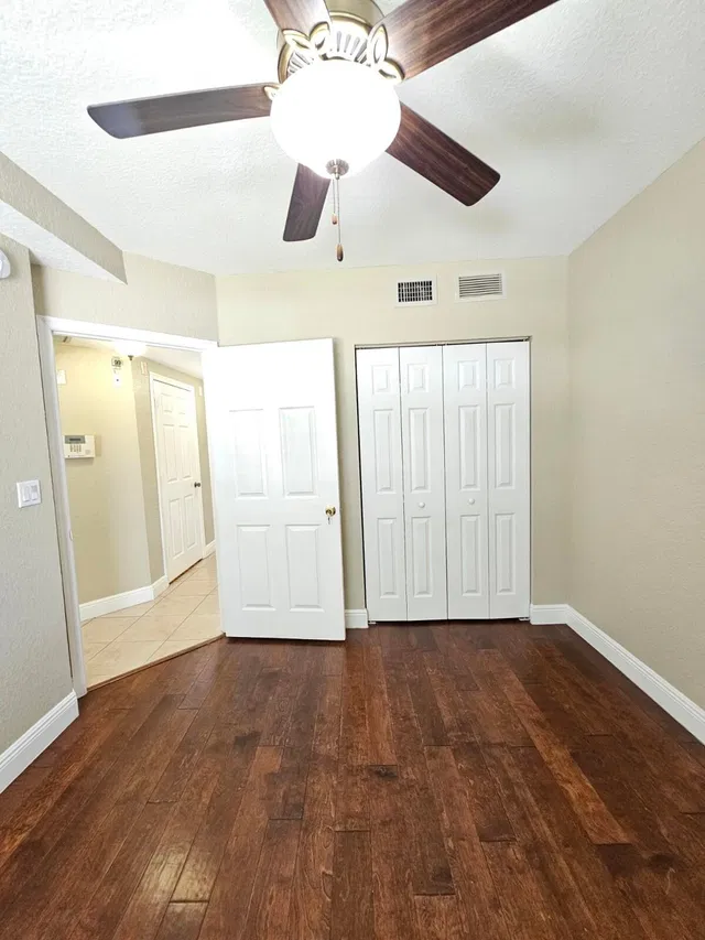 Unit 115 photo 16