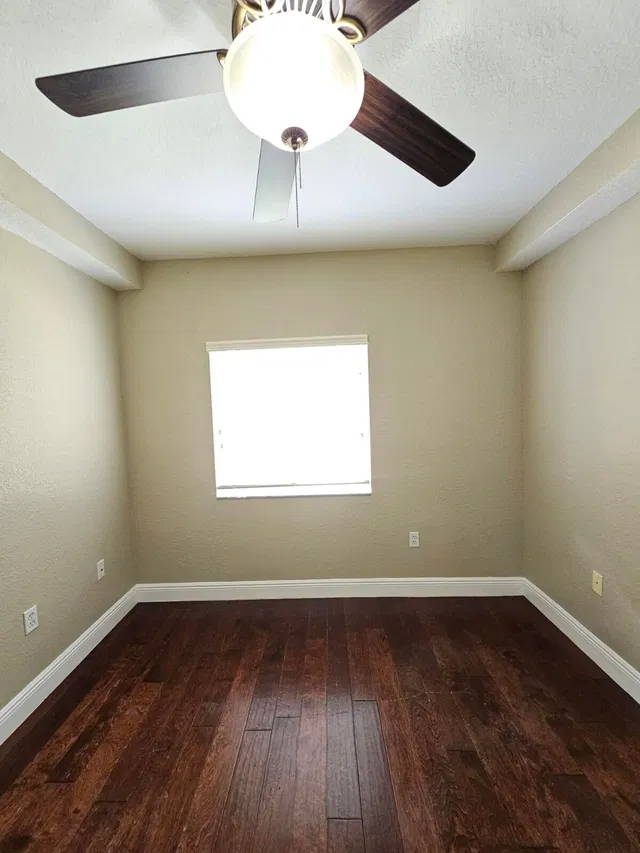 Unit 115 photo 17