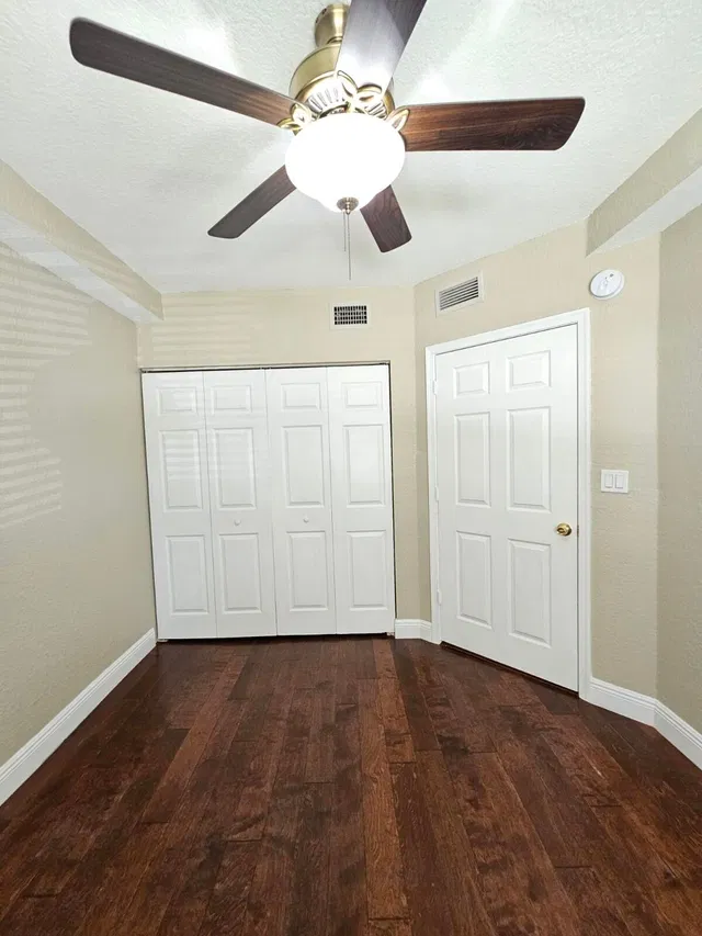 Unit 115 photo 18