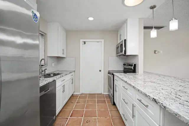 Residence photo 12