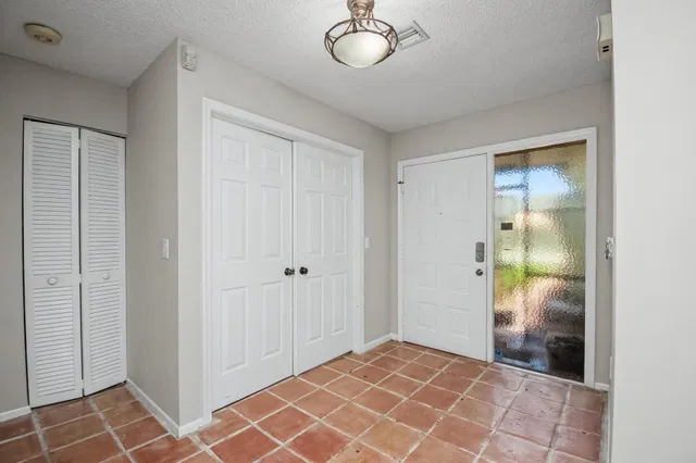 Residence photo 19