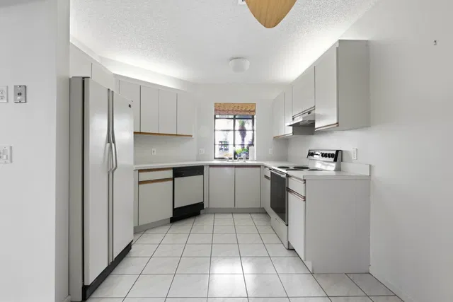 Unit c photo 24