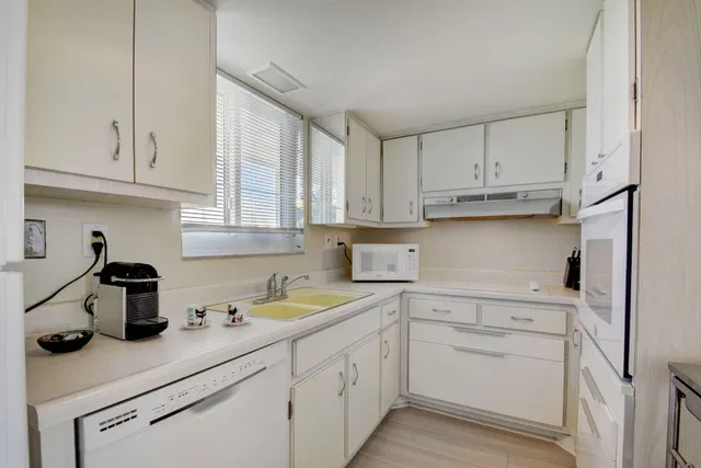 South Palm Beach Unit 403 photo 11