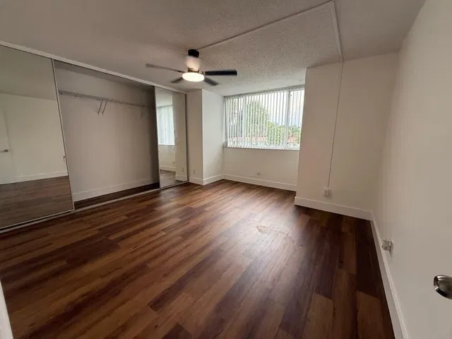  Unit B photo 18