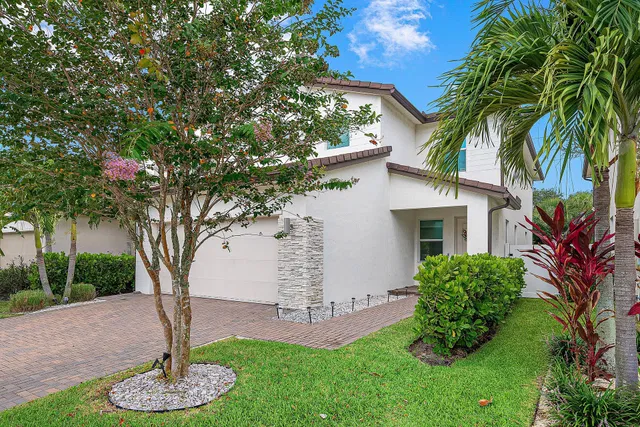 Residence photo 3